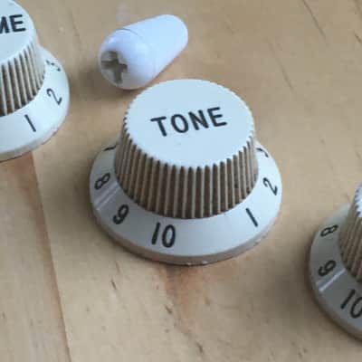 1987 Fender American Vintage Reissue Strat Stratocaster Knobs Guitar Relic Cream image 7