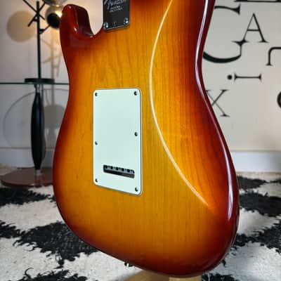 Fender American Standard Stratocaster with Maple Fretboard 2012 ASH 7.4lb image 9