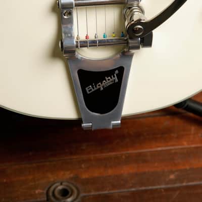 Gretsch G2622T Streamliner™ Center Block Double-Cut with Bigsby Vintage White image 6