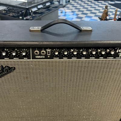 Fender '65 Twin Reverb Reissue 85-Watt 2x12" Guitar Combo 1991 - Present - Black image 4