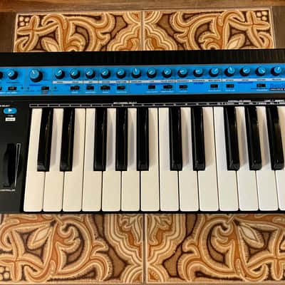 Novation Bass Station 25-Key Monophonic Synthesizer 1993 - Black