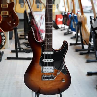 Yamaha Pacifica 812V image 2