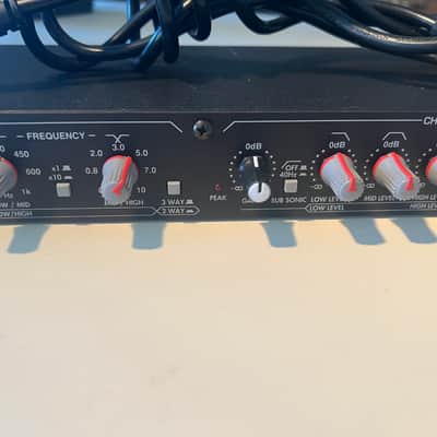 Carvin XC3000 Stereo 2/3 Way Electronic Crossover with rack mount bolts and IEC power cable image 3