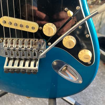 Fender Made in Japan Floyd Rose Stratocaster 1999 - Blue sparkle image 8