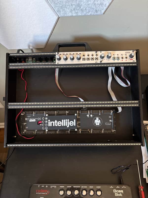 Intellijel 7U 84HP Performance Eurorack Synth Case 84HP | Reverb