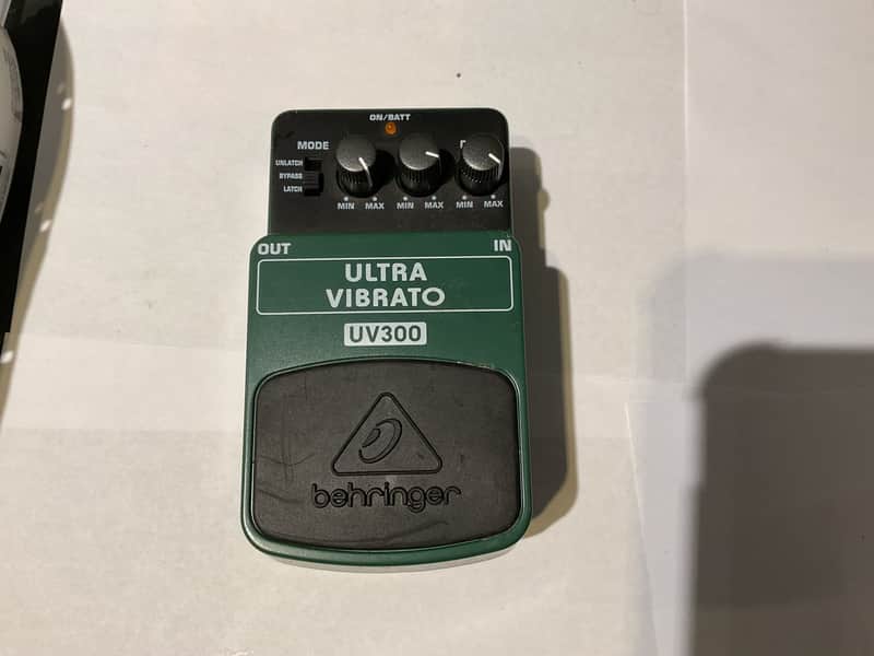 Behringer UV300