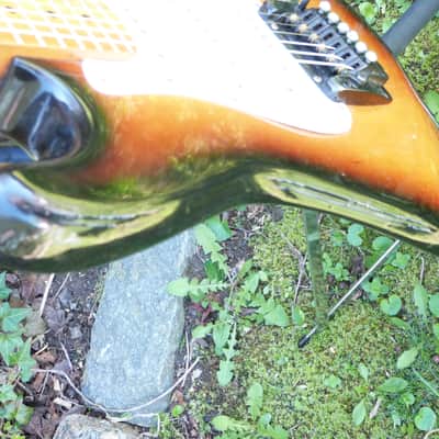 cort electric guitar strat style sunburst image 5