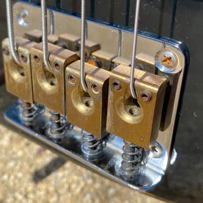 Washburn B-20 1981 Explorer Bass image 4