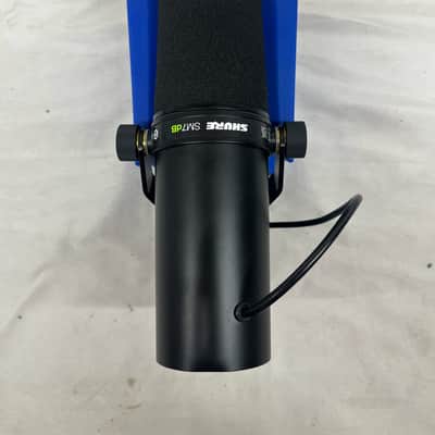 Shure SM7dB Active Cardioid Dynamic Microphone with Built-In Preamp image 4