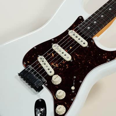 Fender American Ultra Stratocaster Arctic Pearl 2021 Arctic Pearl [US210046436] (05/13) image 2