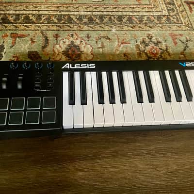 Alesis V25 25-key USB MIDI Controller with Beat Pads 2017 - 2022 - Black image 2