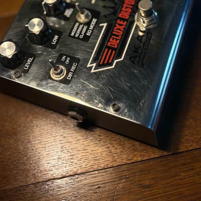 Akai Deluxe Distortion image 2