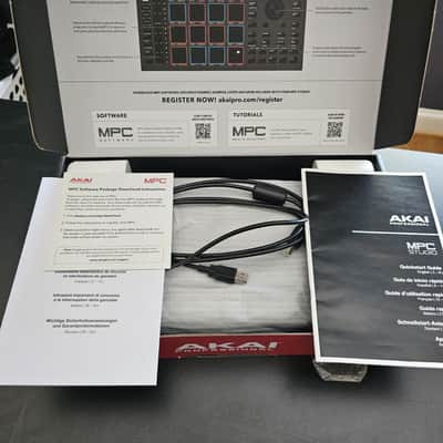 Akai MPC Studio Music Production Controller 2021 - Present - Black image 2