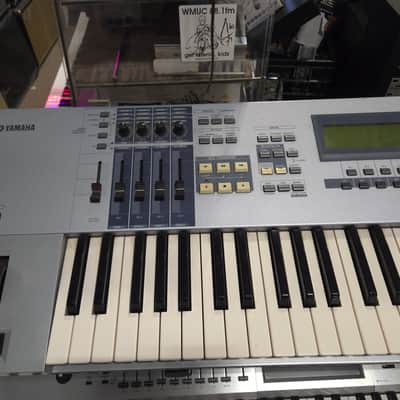 Yamaha Motif ES 6 Production Synthesizer 2000s - Local Pickup Only image 2