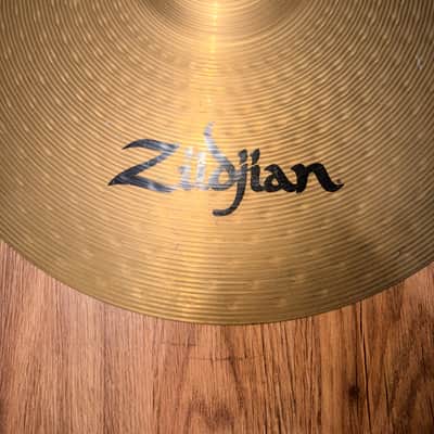 Zildjian 18 inch medium thin crash - Traditional image 2