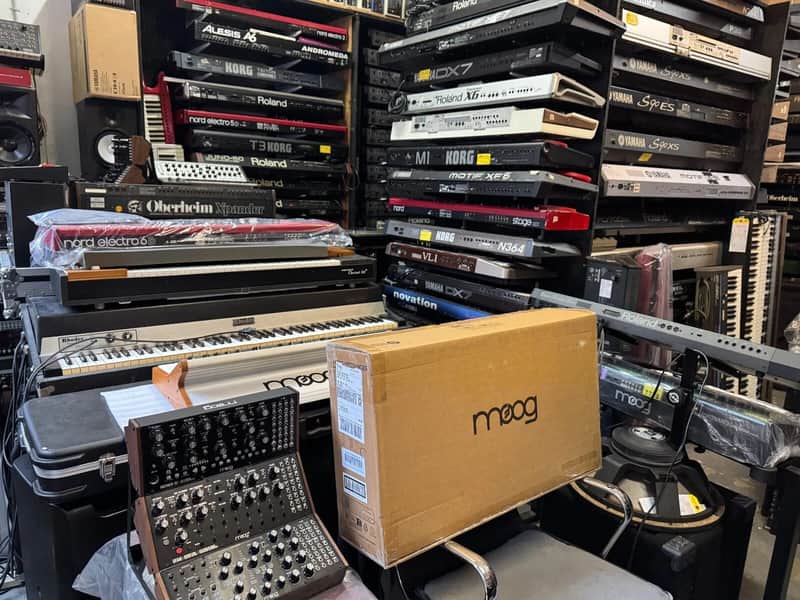 Moog Messenger 32-Key Monophonic Synthesizer 2025 in box //ARMENS// image 1
