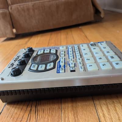 Roland SP-404 Sampler 2005 - 2008 - Silver image 2