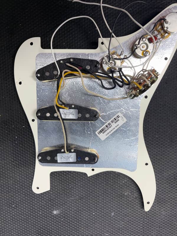 Fender 099-2340-509 Custom Shop Fat '50s Stratocaster 11-Hole Pickguard 3-Ply Pre-Wired 2010s - Parchment image 1