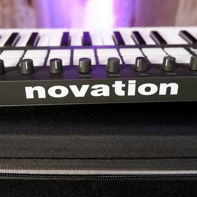 Novation Launchkey 25 MKIII MIDI Keyboard Controller 2020 - Present - Black with Carrying Case image 7