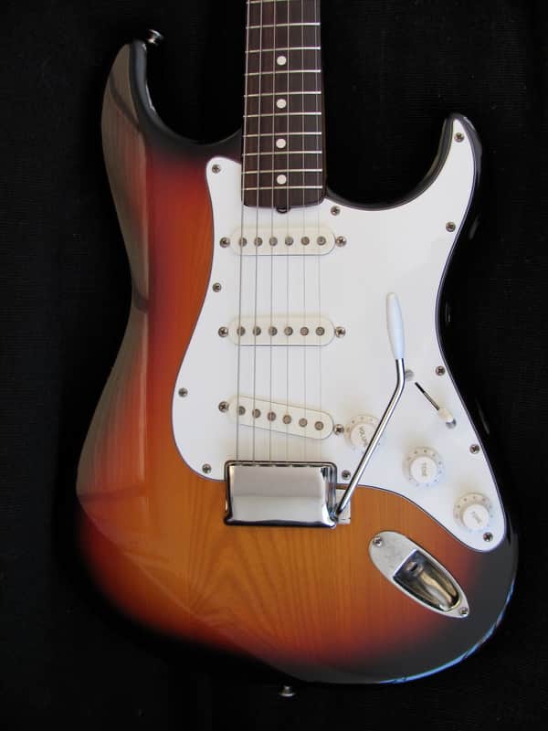 FENDER~FIRST ISSUE~ULTRA-RARE~1982 JV SQUIER STRATOCASTER~VIDEO