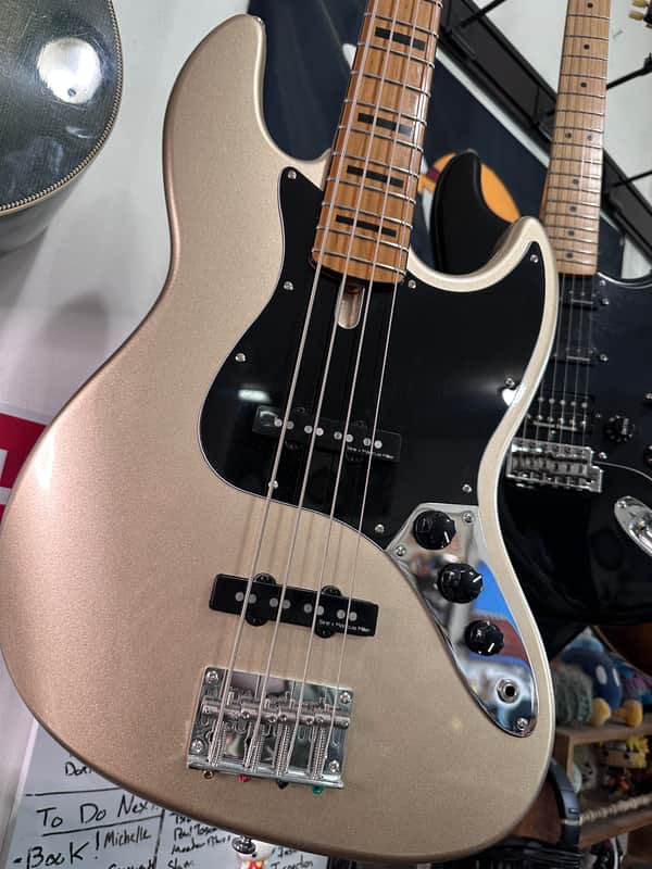 Sire Marcus Miller VR 4 stringChampagne Gold W/MONO Stealth case image 1