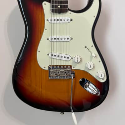 Fender 2026 MIJ Heritage '60s Stratocaster 2020 - 2021 - 3-Color Sunburst image 1