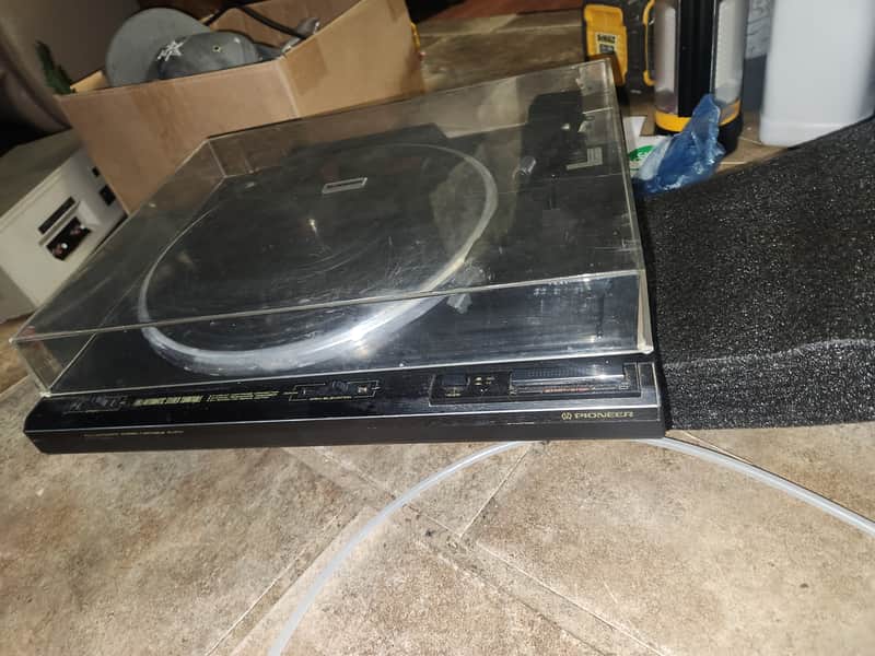 Pioneer PL-570 1980 - Black Plastic/Quartz Chassis