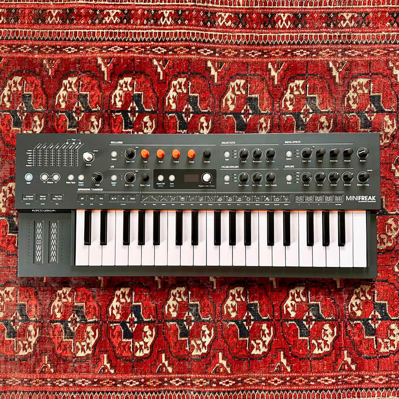 Arturia MiniFreak 37-Key 6-Voice Polyphonic Hybrid Synthesizer 2022 - Present - Black image 1
