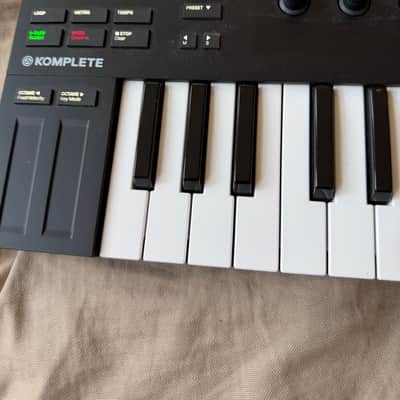 Native Instruments Komplete Kontrol M32 2023 - Black image 4