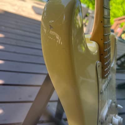 Fender American Standard Stratocaster with Maple Fretboard 1996 - 1997 Vintage White image 8