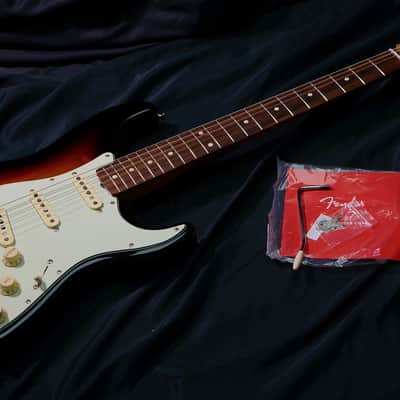 Fender Vintera '60s Stratocaster with Pau Ferro Fretboard 2019 - Present - 3-Color Sunburst image 1