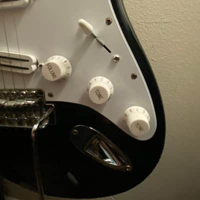 Fender Stratocaster 2000 - Black - Made in Mexico - Upgraded Pickups Seymour Duncan Hotrails image 12