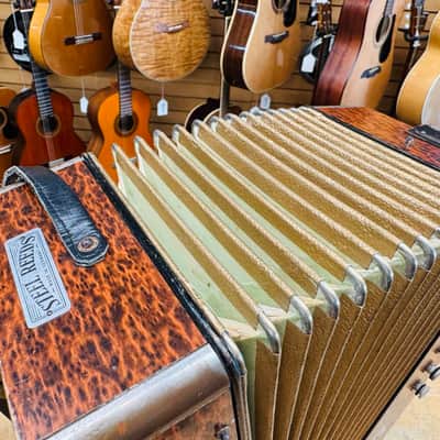 Hohner Steel Reeds 10-Button Accordion image 5