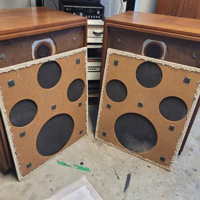 KLH Model 12 1968 Walnut image 11