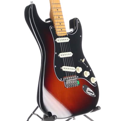 Fender Certified Pre-Owned American Professional Classic Stratocaster, Maple Fingerboard, 3-Color Sunburst (S12) (98273) image 3
