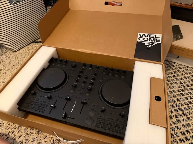 Native Instruments Traktor MX2 DJ Controller
