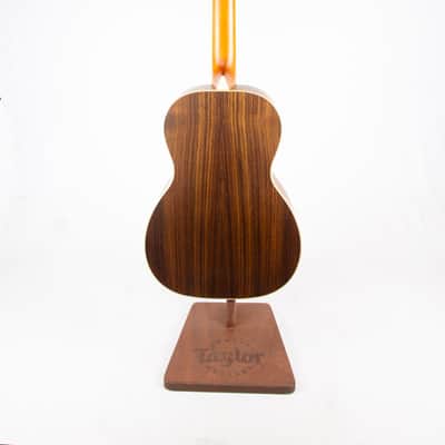 Larrivee P-04 - Natural image 6
