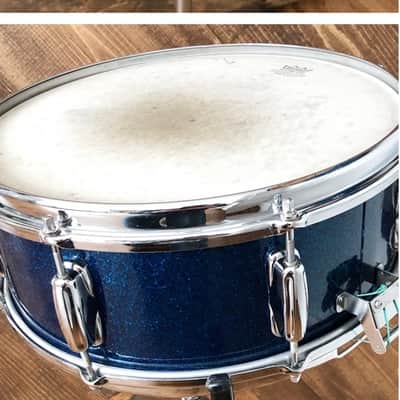 Slingerland “Artist” Model 5.5x14" 8-Lug Solid Maple Snare Drum with Zoomatic Strainer 1960s-Blue Sparkle image 4