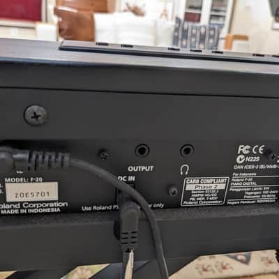 Roland F-20 88-Key Digital Piano 2010s - Black image 4