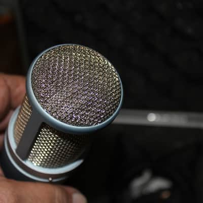 AKG Perception 220 Studio Condenser Mic with Mount and Case image 6