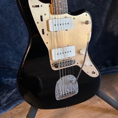 Squier Classic Vibe '60s Jazzmaster Black w/Gold Anodized Pickguard 2022 - Black image 1