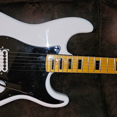 Partscaster Stratocaster Tom Delonge Inspired - White image 2