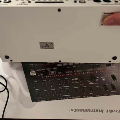 Abstrakt Instruments - Avalon Bassline (white, blue leds) + manual, original box (all like new) image 12