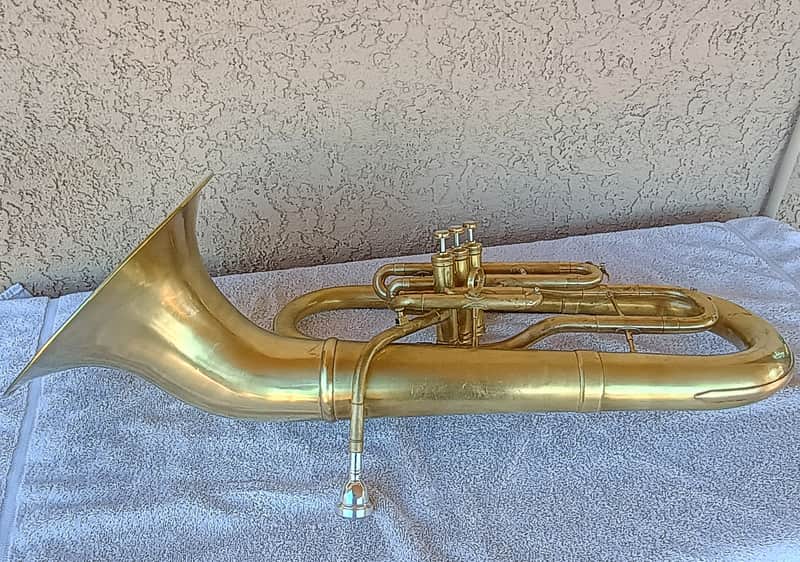 Reynolds Emperor baritone horn with mouthpiece and gig bag image 1