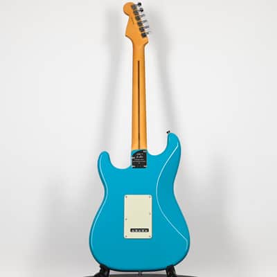 Fender American Professional II Stratocaster HSS- Miami Blue 2025 (US25106880) image 4
