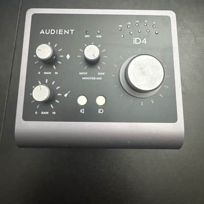 Audient iD4 MKII USB-C Audio Interface 2021 - Black image 1