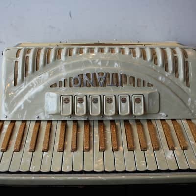 Titano Model Special 1986 41/120 range compact 17" keyboard Piano Accordion image 9