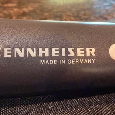 Sennheiser e835 Handheld Cardioid Dynamic Vocal Microphone Dark Grey w/ Clip, Bag & Wind Guard image 5