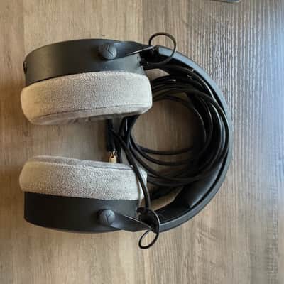 Beyerdynamic DT 700 PRO X Closed Back Headphones - 48 Ohms 2021 - Present - Black image 2