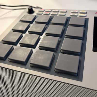 Akai MPC Live II Standalone Sampler / Sequencer Retro Edition 2020 - Present - Grey image 3